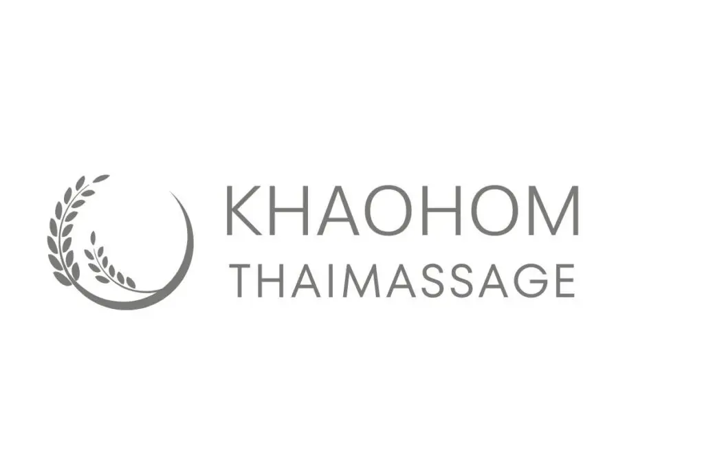 Khaohom Thaimassage Logo mit Blattdesign